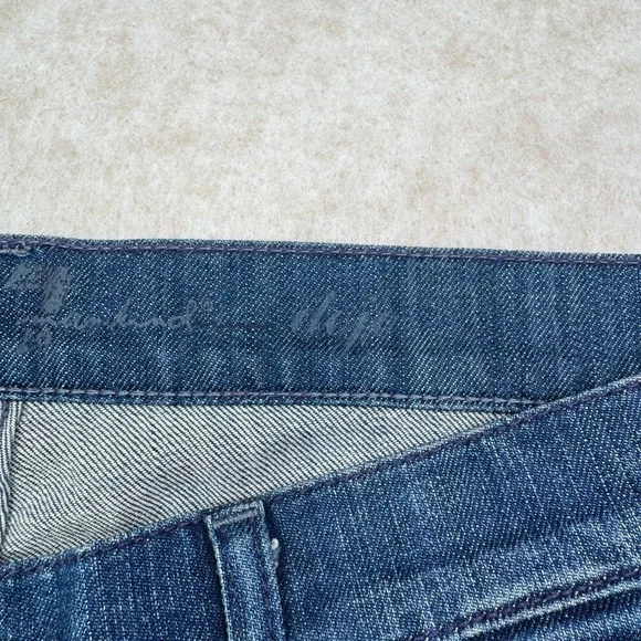 7 For All Mankind Denim Bermuda DOJA Jeans Dark Wash Capri Knee Shorts Size 30 - Picture 8 of 9